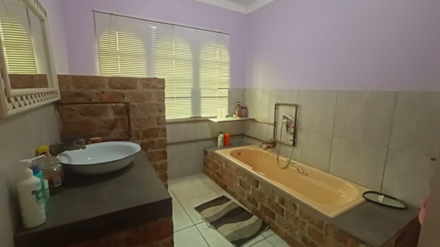 5 Bedroom Property for Sale in Tenacre A H Gauteng
