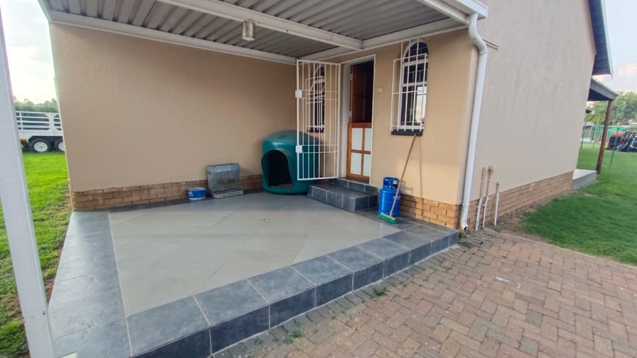 5 Bedroom Property for Sale in Tenacre A H Gauteng