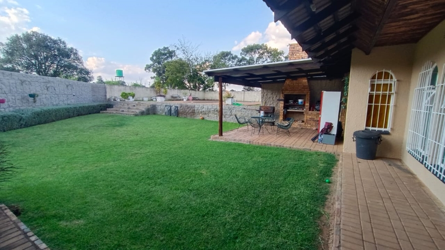 5 Bedroom Property for Sale in Tenacre A H Gauteng