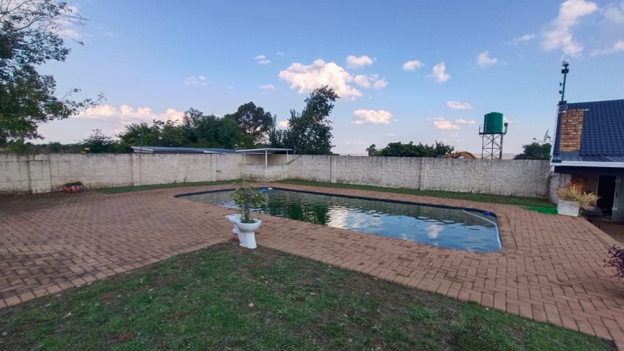 5 Bedroom Property for Sale in Tenacre A H Gauteng