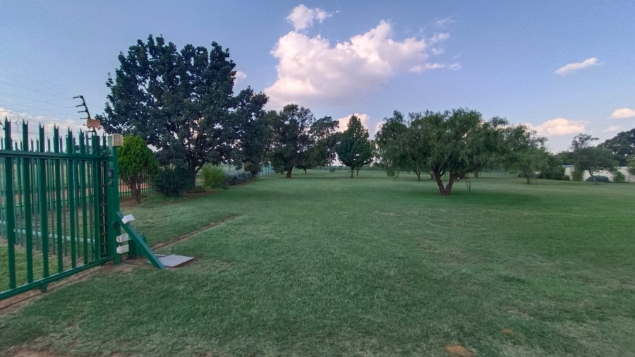 5 Bedroom Property for Sale in Tenacre A H Gauteng