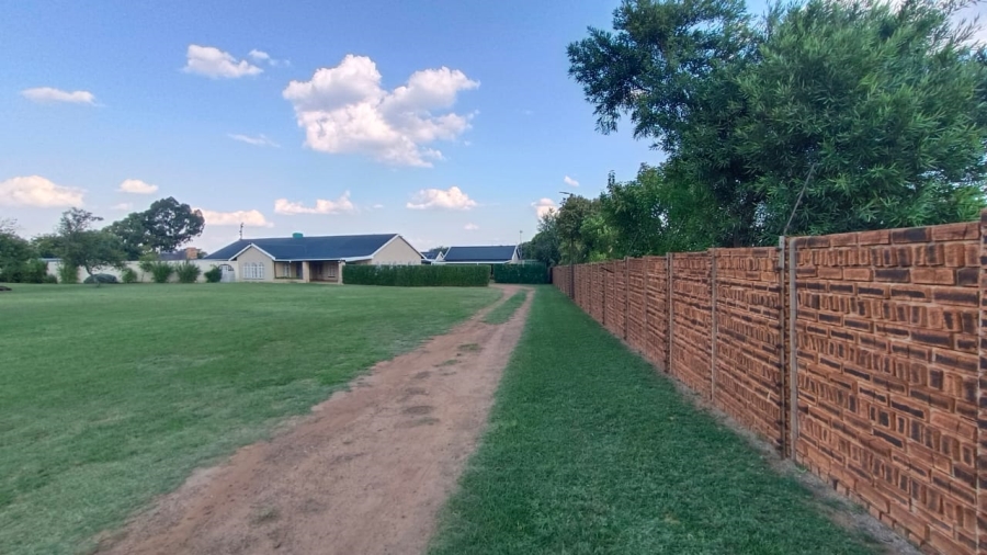5 Bedroom Property for Sale in Tenacre A H Gauteng