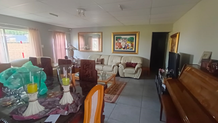 5 Bedroom Property for Sale in Tenacre A H Gauteng