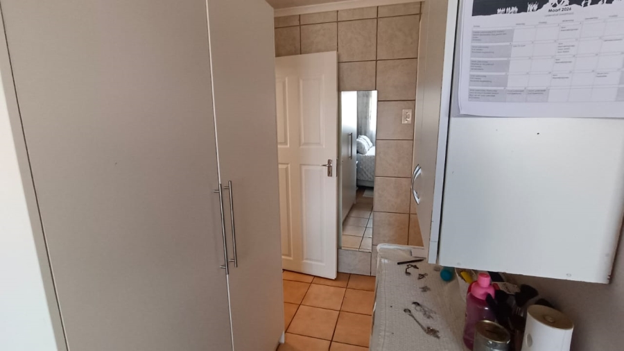 5 Bedroom Property for Sale in Tenacre A H Gauteng