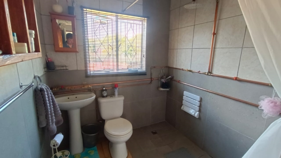 5 Bedroom Property for Sale in Tenacre A H Gauteng