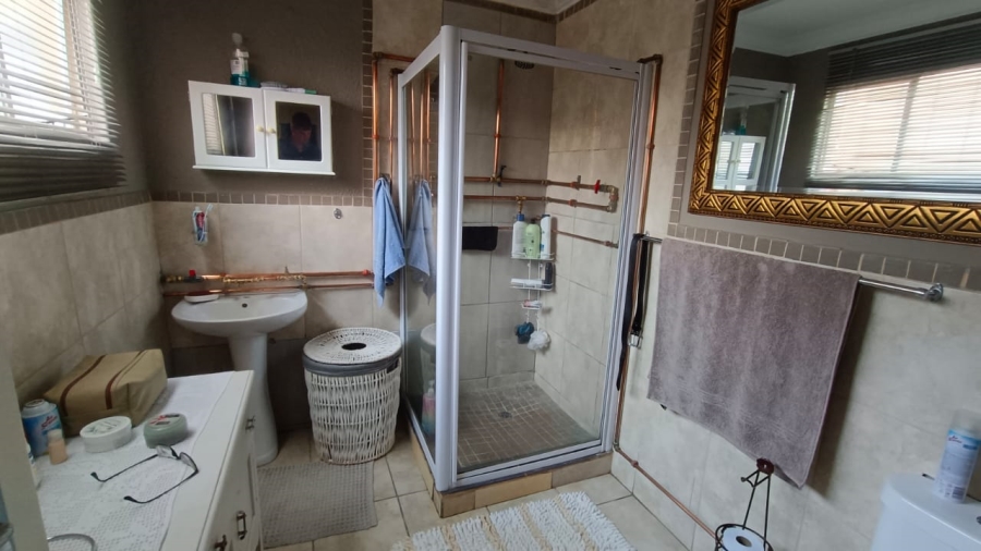 5 Bedroom Property for Sale in Tenacre A H Gauteng