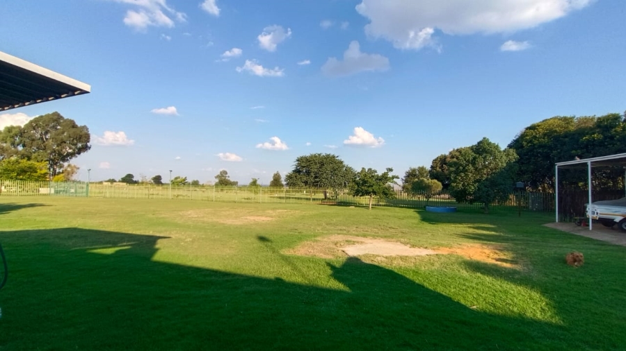 5 Bedroom Property for Sale in Tenacre A H Gauteng