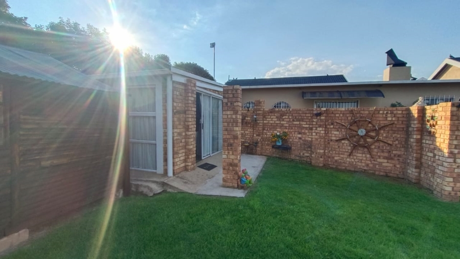 5 Bedroom Property for Sale in Tenacre A H Gauteng