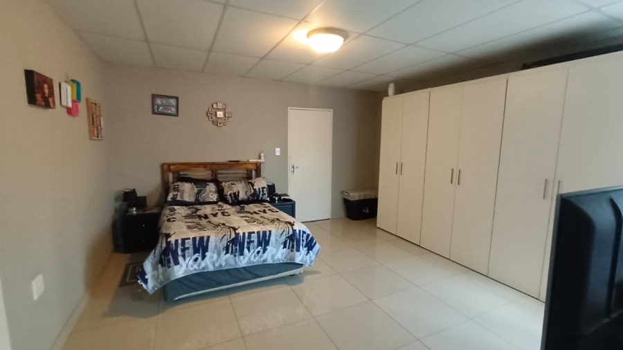 5 Bedroom Property for Sale in Tenacre A H Gauteng