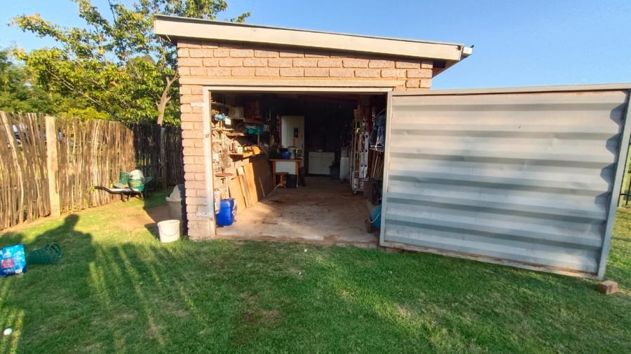 5 Bedroom Property for Sale in Tenacre A H Gauteng