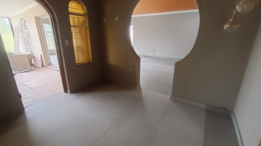 5 Bedroom Property for Sale in Tenacre A H Gauteng