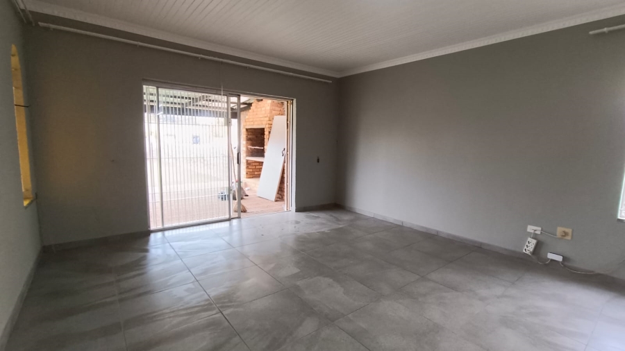 5 Bedroom Property for Sale in Tenacre A H Gauteng