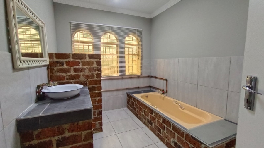 5 Bedroom Property for Sale in Tenacre A H Gauteng
