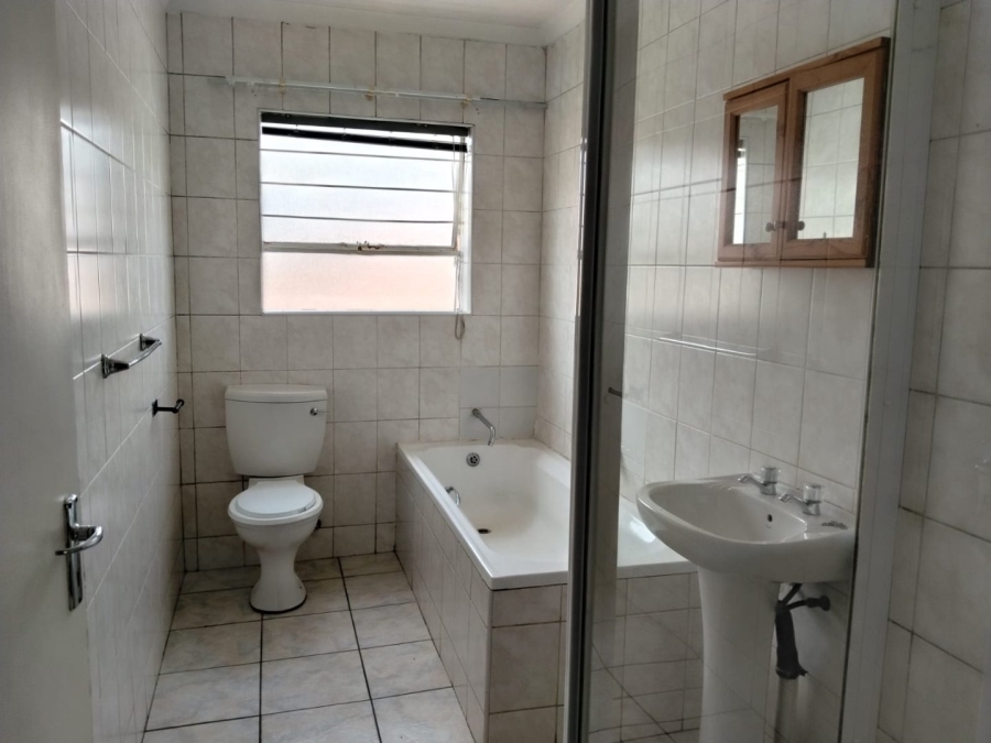 2 Bedroom Property for Sale in Greenhills Gauteng