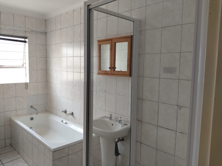 2 Bedroom Property for Sale in Greenhills Gauteng