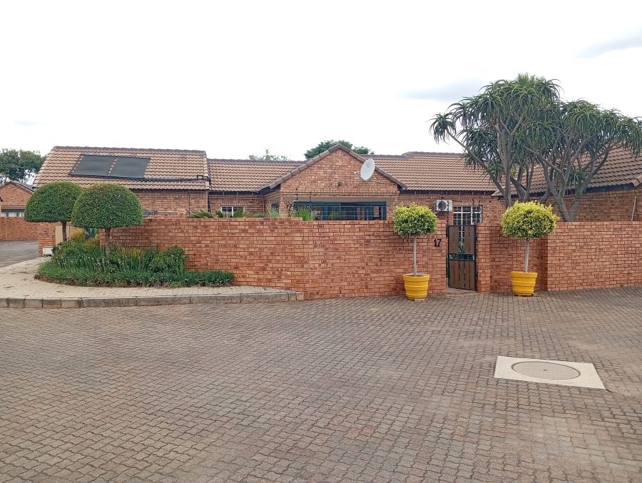 3 Bedroom Property for Sale in Equestria Gauteng