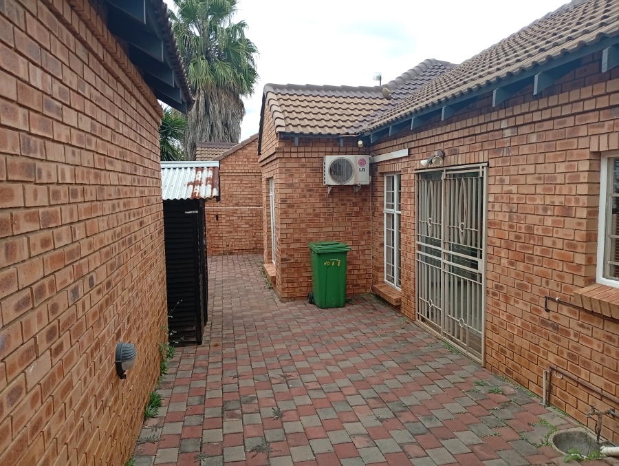 3 Bedroom Property for Sale in Equestria Gauteng