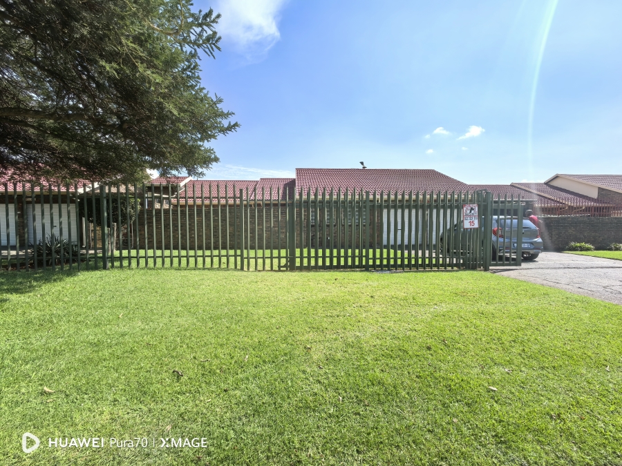 3 Bedroom Property for Sale in Birchleigh North Gauteng