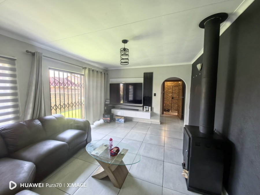 3 Bedroom Property for Sale in Birchleigh North Gauteng