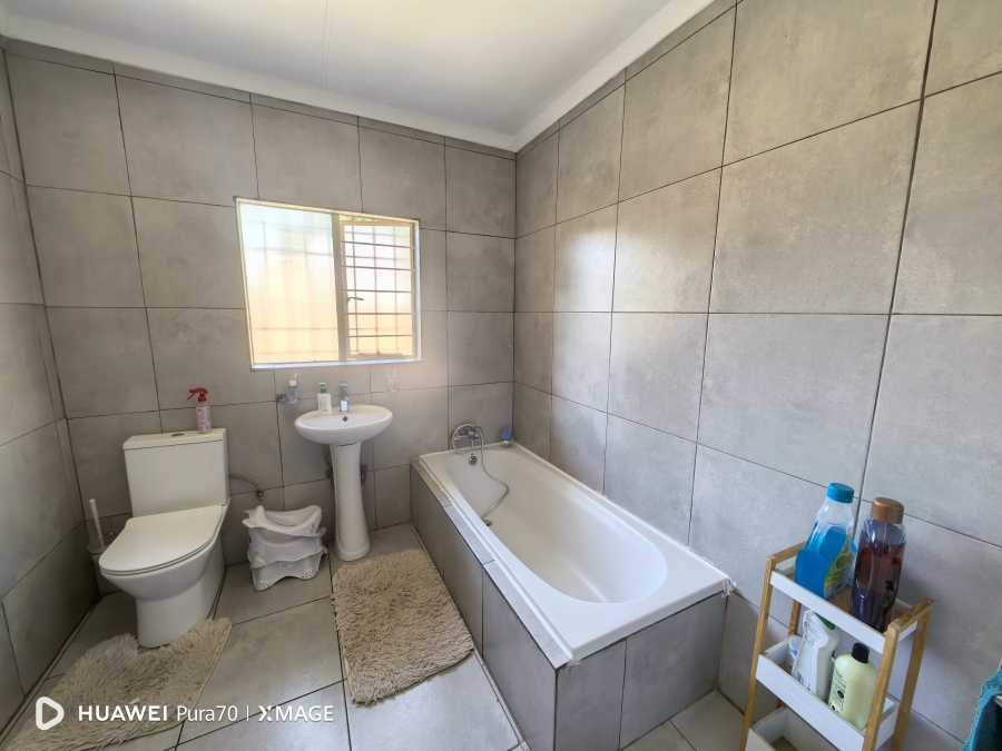 3 Bedroom Property for Sale in Birchleigh North Gauteng
