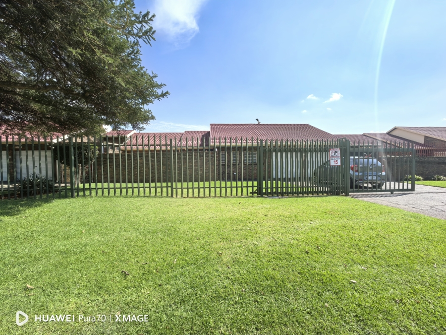 3 Bedroom Property for Sale in Birchleigh North Gauteng