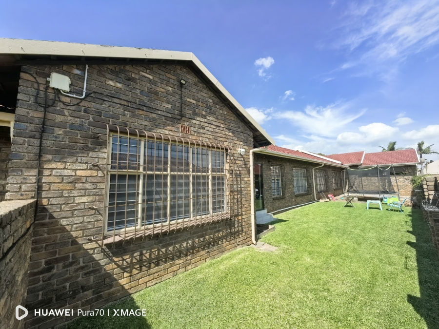 3 Bedroom Property for Sale in Birchleigh North Gauteng