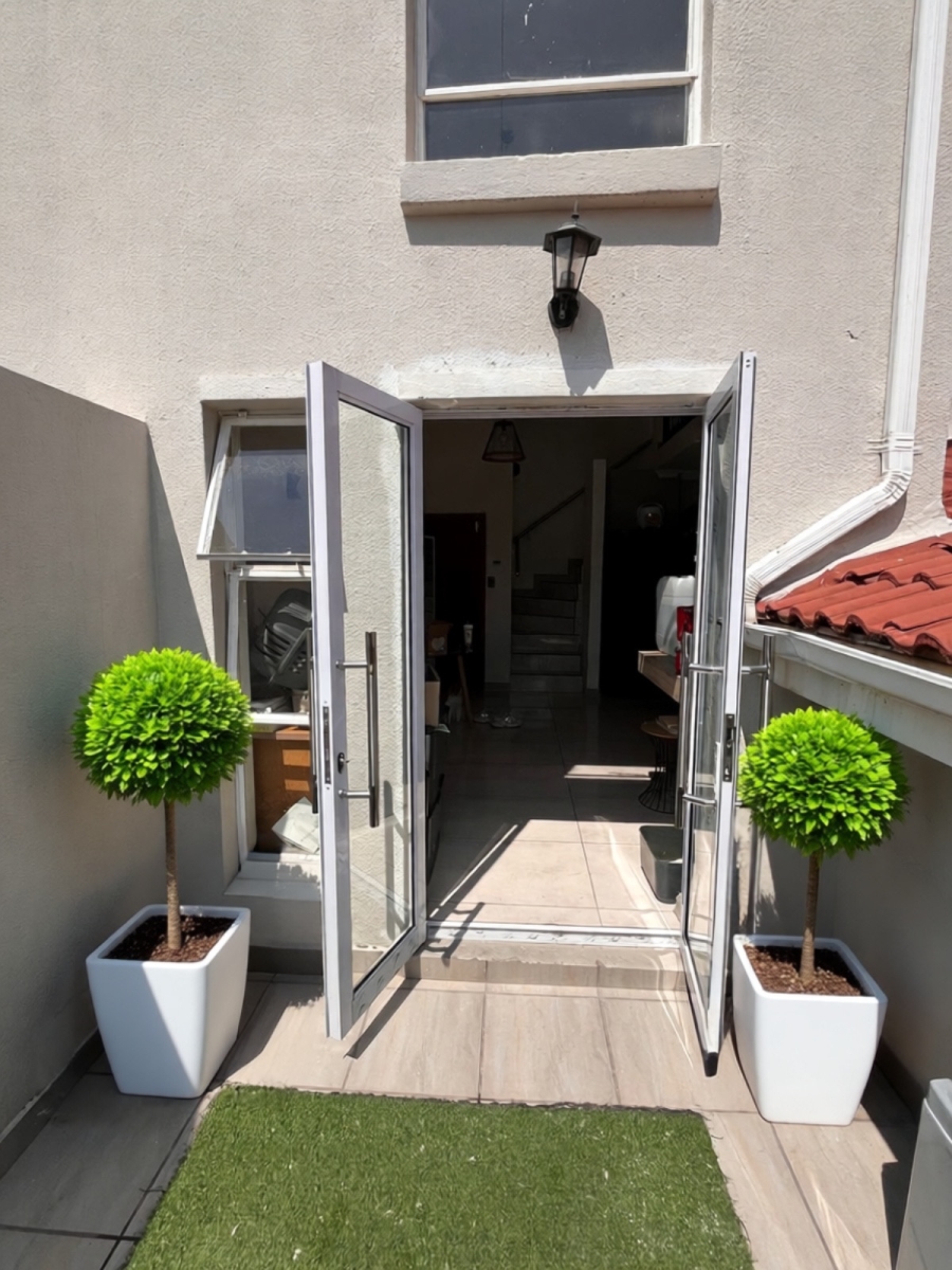 To Let 2 Bedroom Property for Rent in Morningside Gauteng