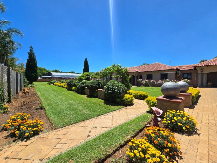 5 Bedroom Property for Sale in Kameeldrift East Gauteng