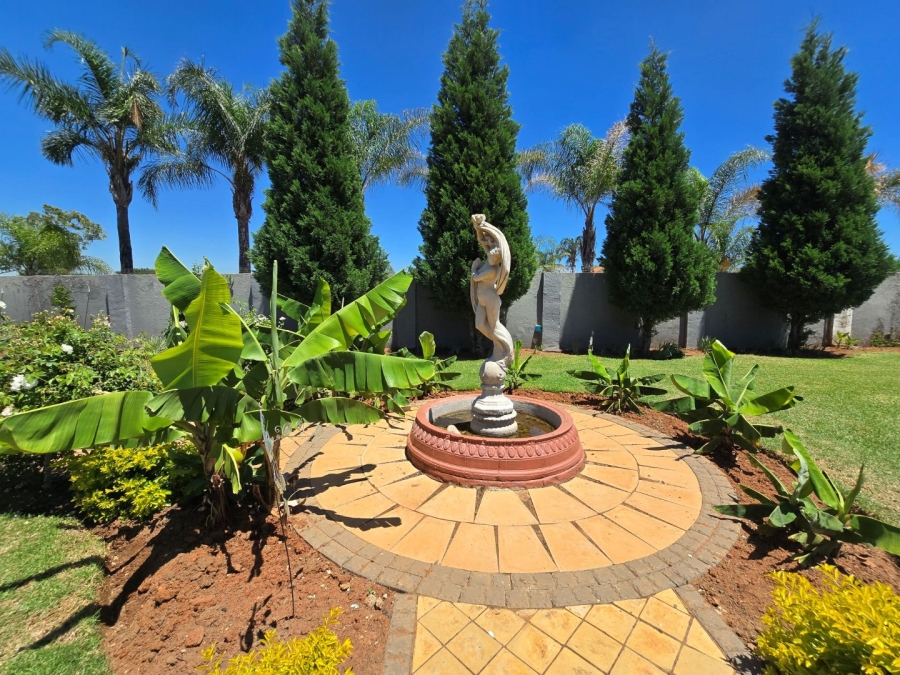 5 Bedroom Property for Sale in Kameeldrift East Gauteng