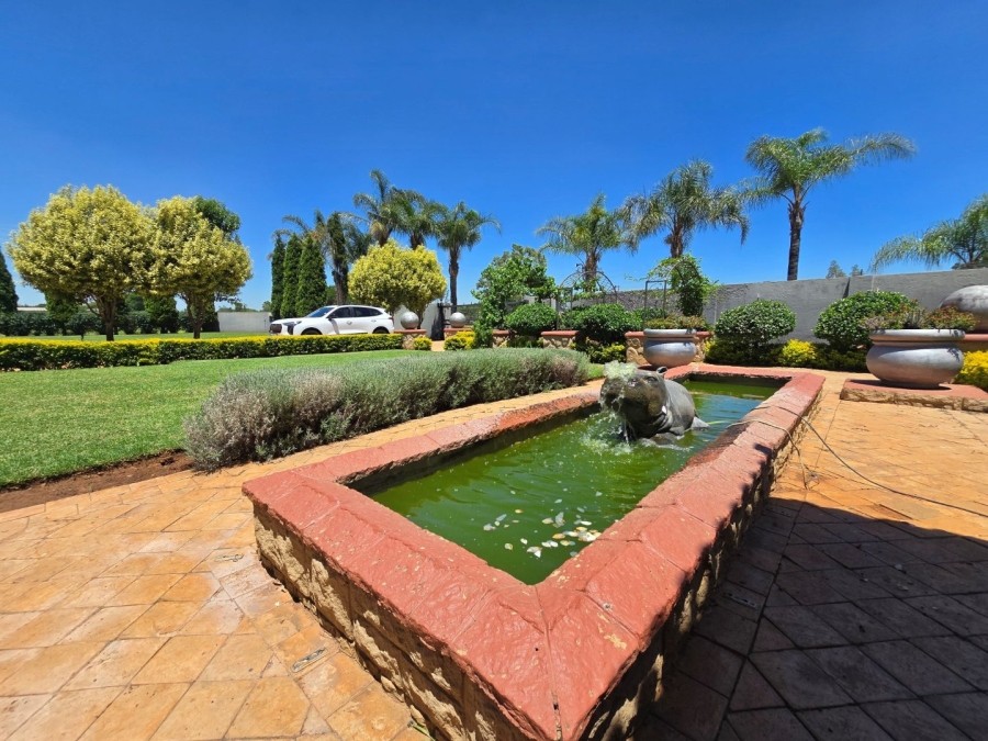 5 Bedroom Property for Sale in Kameeldrift East Gauteng