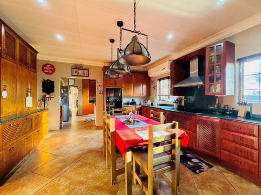 5 Bedroom Property for Sale in Kameeldrift East Gauteng