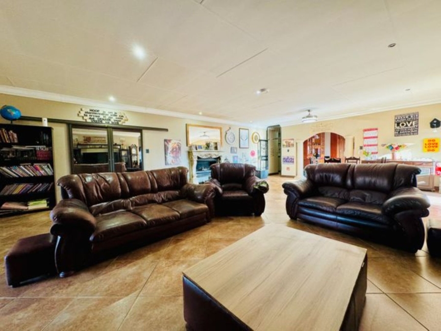 5 Bedroom Property for Sale in Kameeldrift East Gauteng