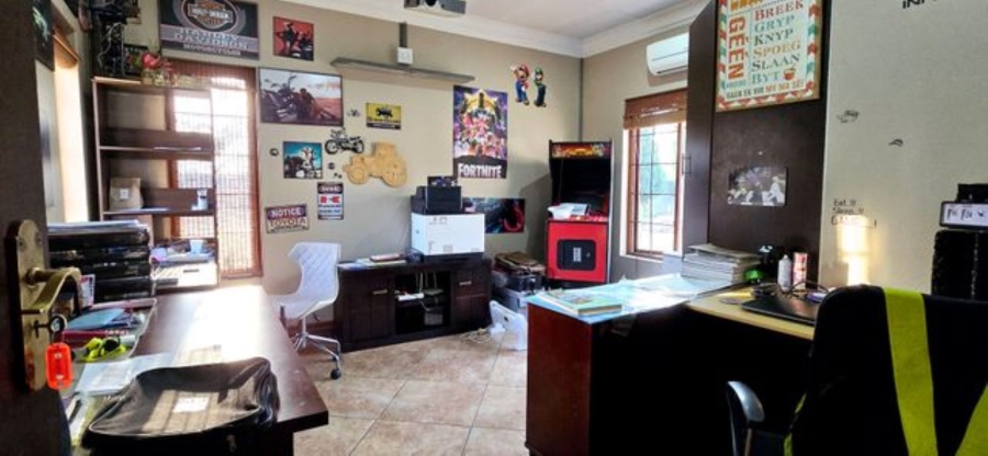 5 Bedroom Property for Sale in Kameeldrift East Gauteng