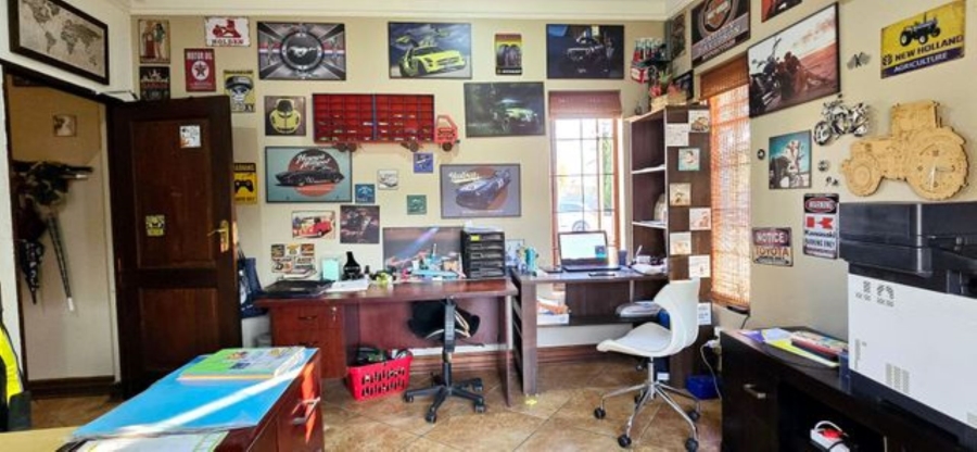 5 Bedroom Property for Sale in Kameeldrift East Gauteng