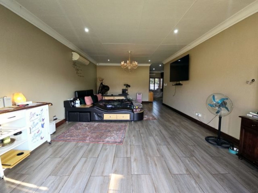 5 Bedroom Property for Sale in Kameeldrift East Gauteng