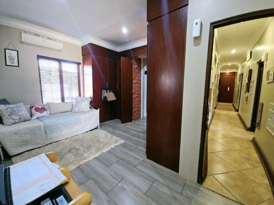 5 Bedroom Property for Sale in Kameeldrift East Gauteng