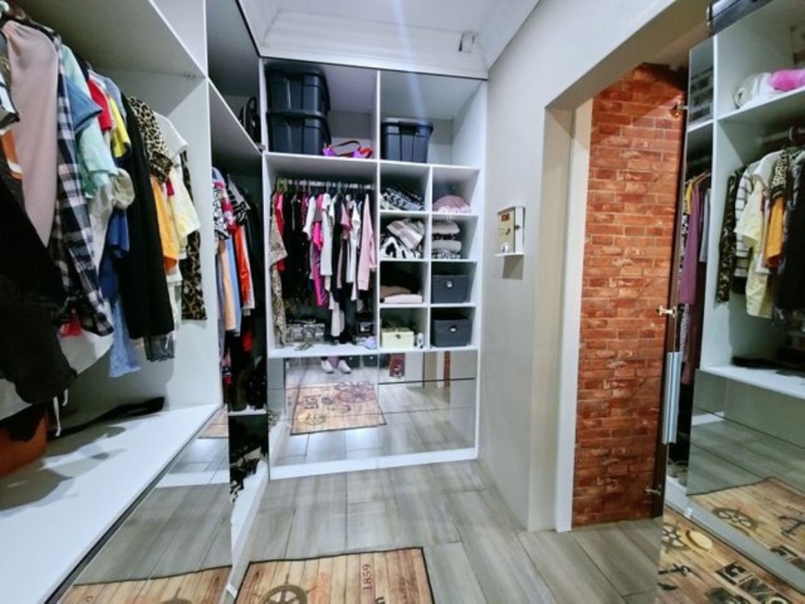 5 Bedroom Property for Sale in Kameeldrift East Gauteng