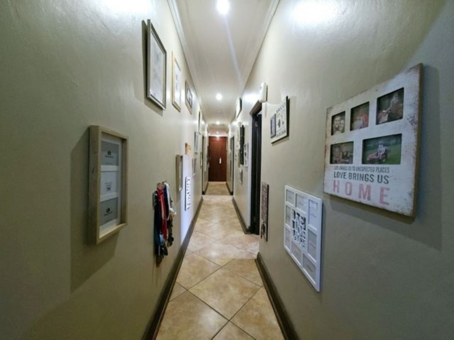 5 Bedroom Property for Sale in Kameeldrift East Gauteng