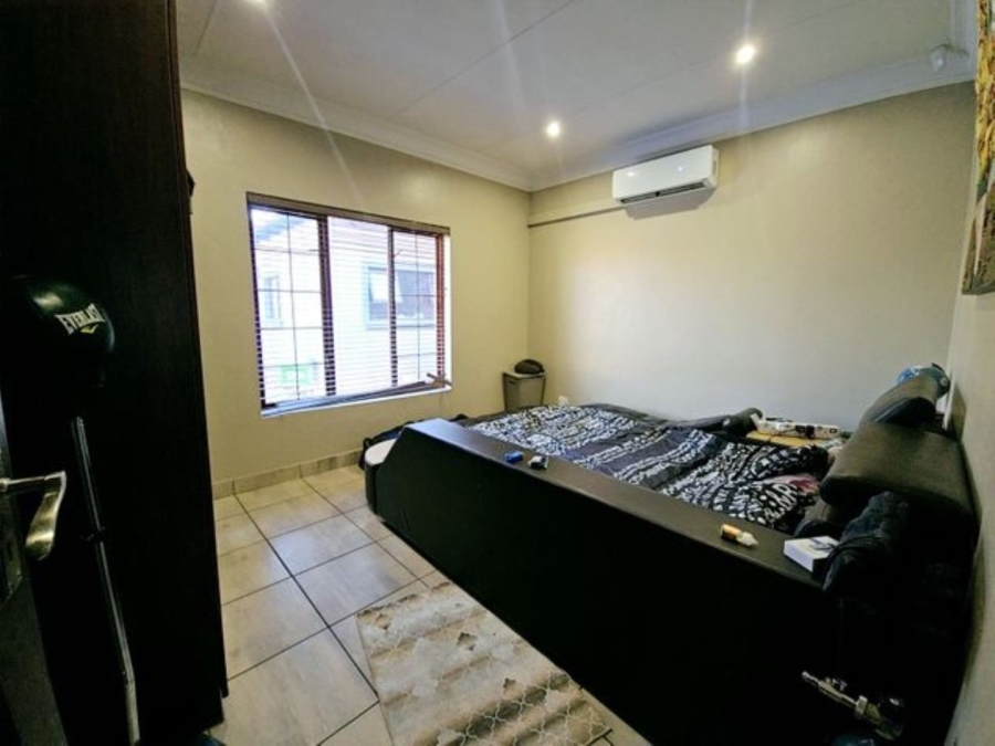 5 Bedroom Property for Sale in Kameeldrift East Gauteng