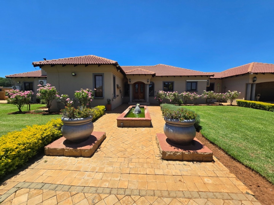 5 Bedroom Property for Sale in Kameeldrift East Gauteng