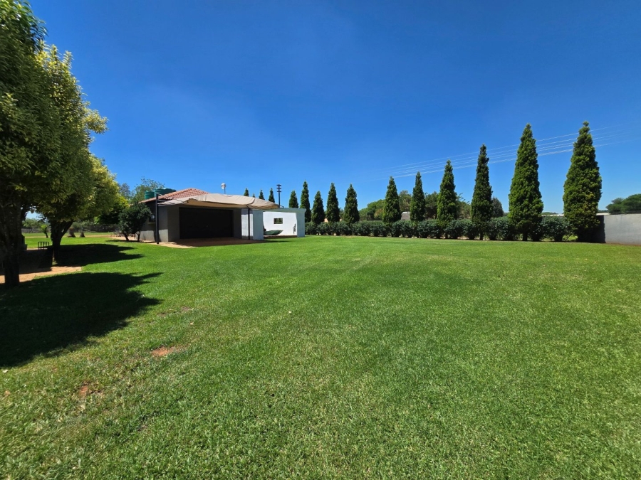 5 Bedroom Property for Sale in Kameeldrift East Gauteng