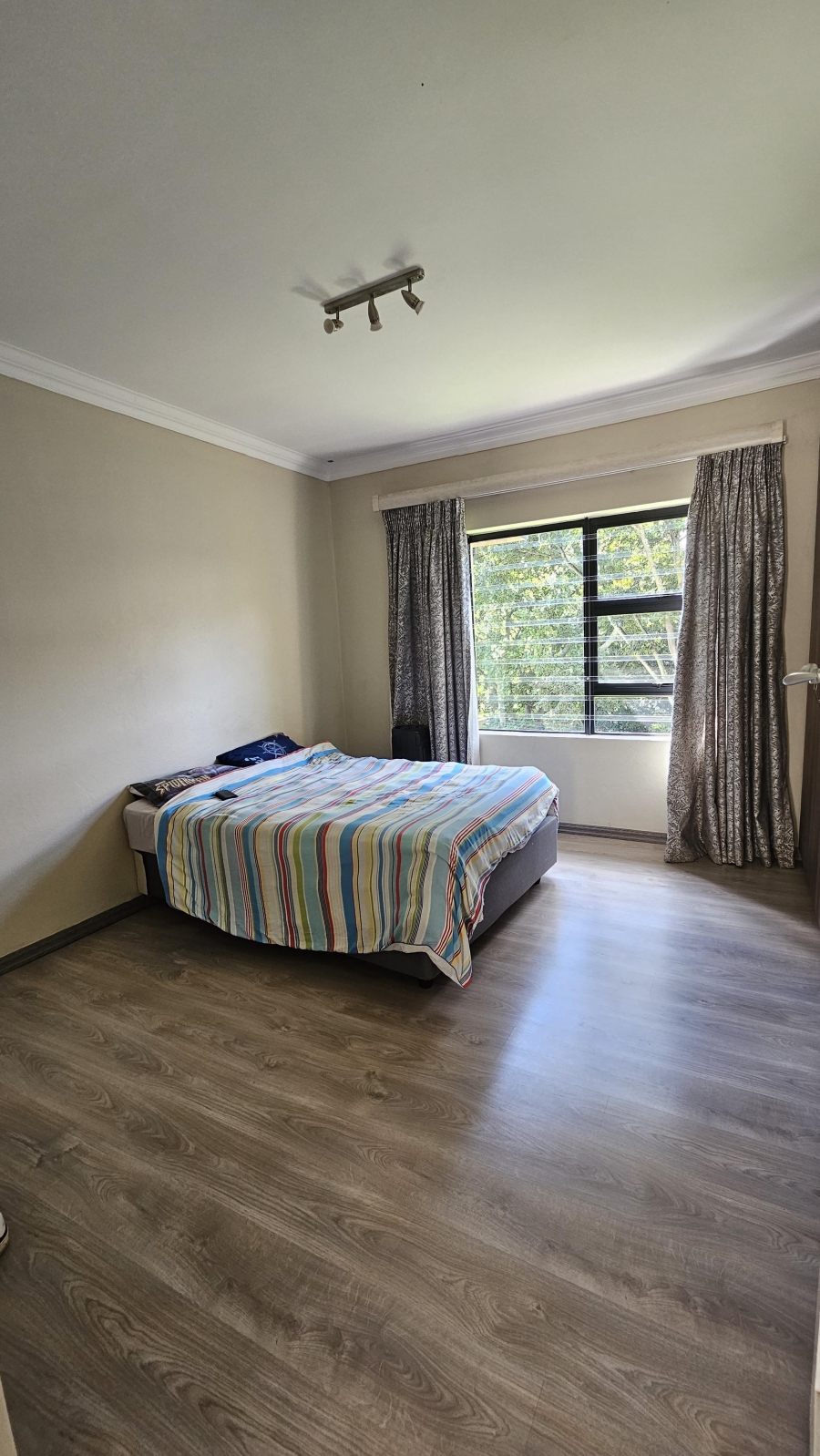4 Bedroom Property for Sale in Hurlingham Gauteng