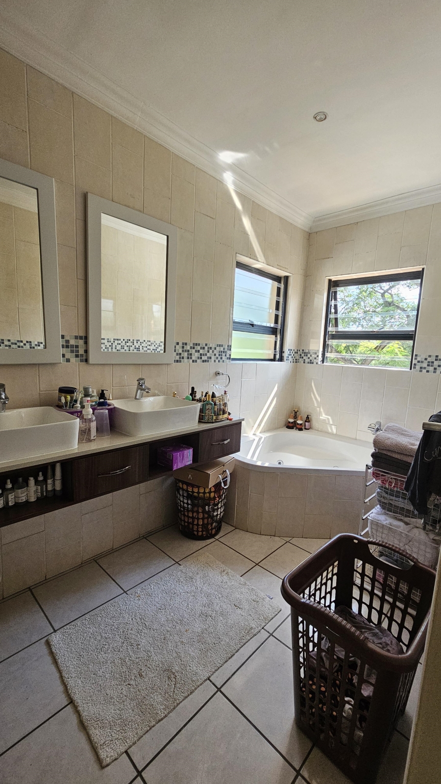 4 Bedroom Property for Sale in Hurlingham Gauteng