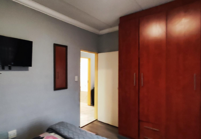2 Bedroom Property for Sale in Dawn Park Gauteng