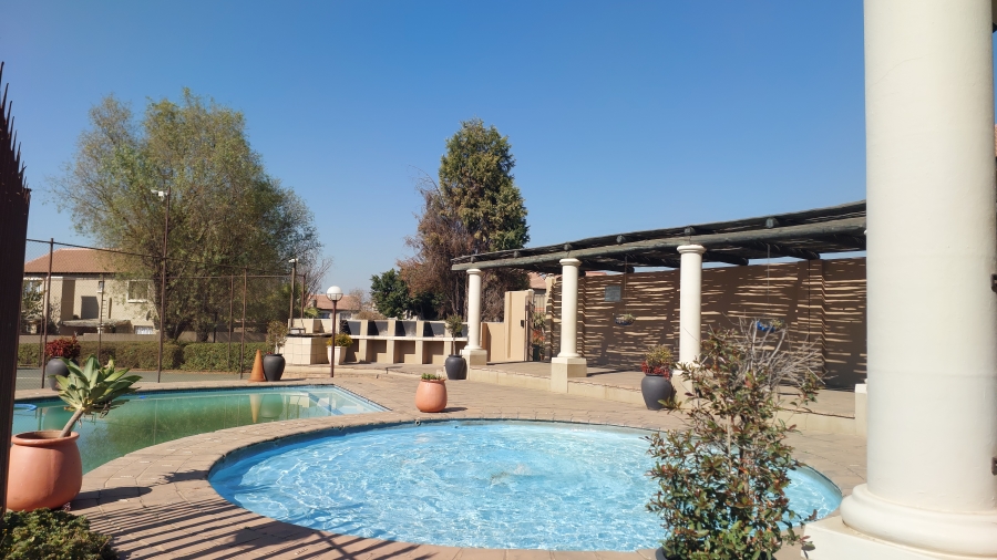 2 Bedroom Property for Sale in Noordhang Gauteng