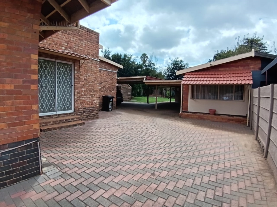 4 Bedroom Property for Sale in Selection Park Gauteng