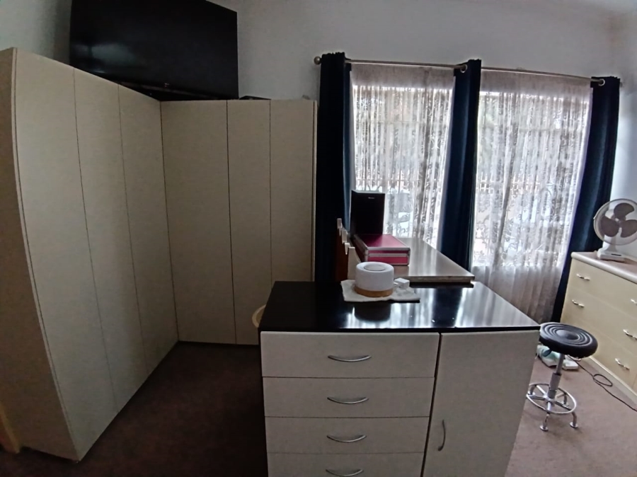 4 Bedroom Property for Sale in Selection Park Gauteng