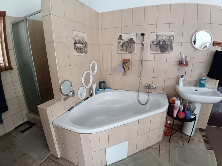 4 Bedroom Property for Sale in Selection Park Gauteng