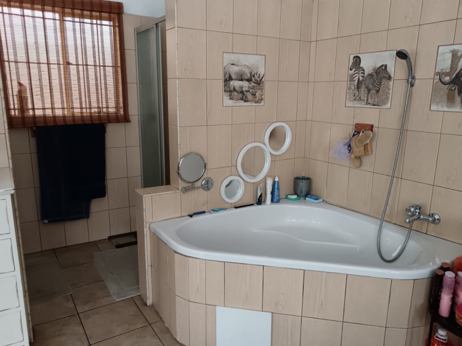 4 Bedroom Property for Sale in Selection Park Gauteng