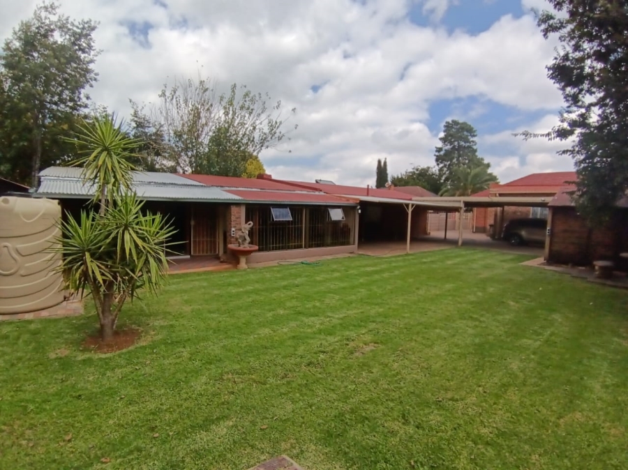 4 Bedroom Property for Sale in Selection Park Gauteng